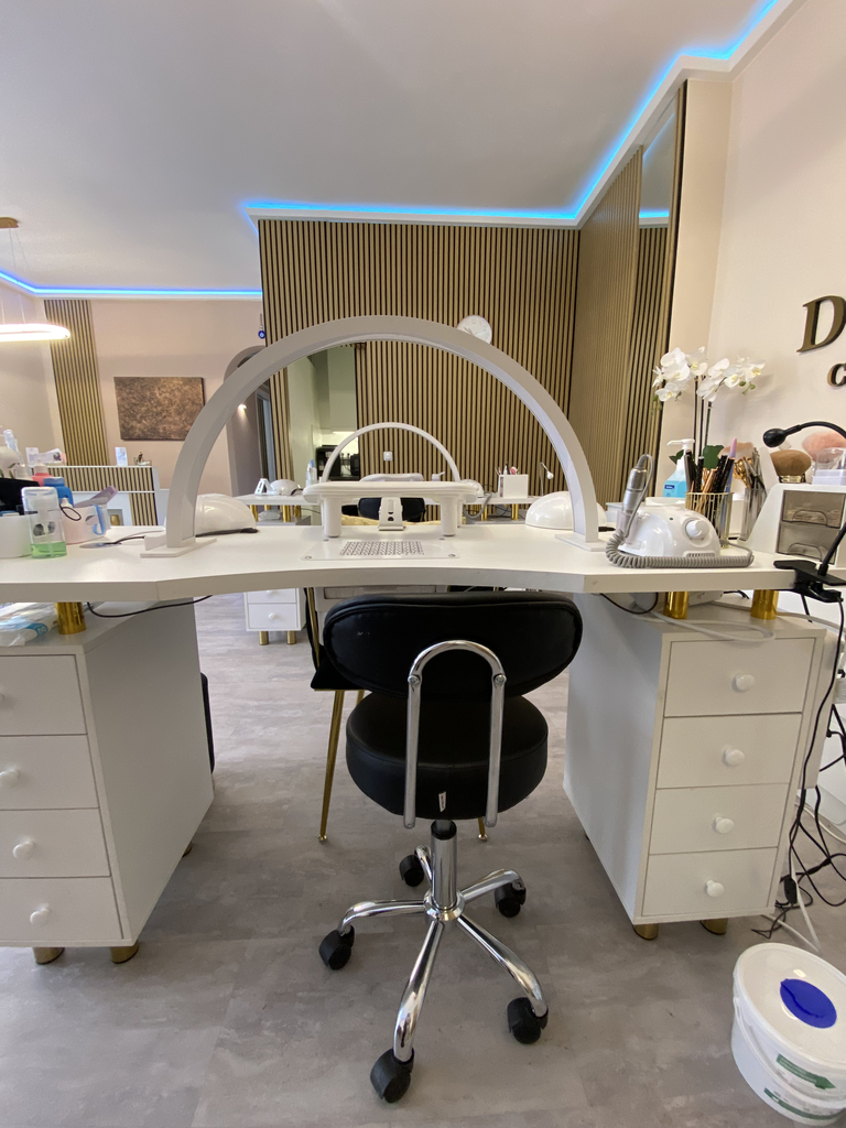 Foto der Ausstattung Großer Manikürtisch