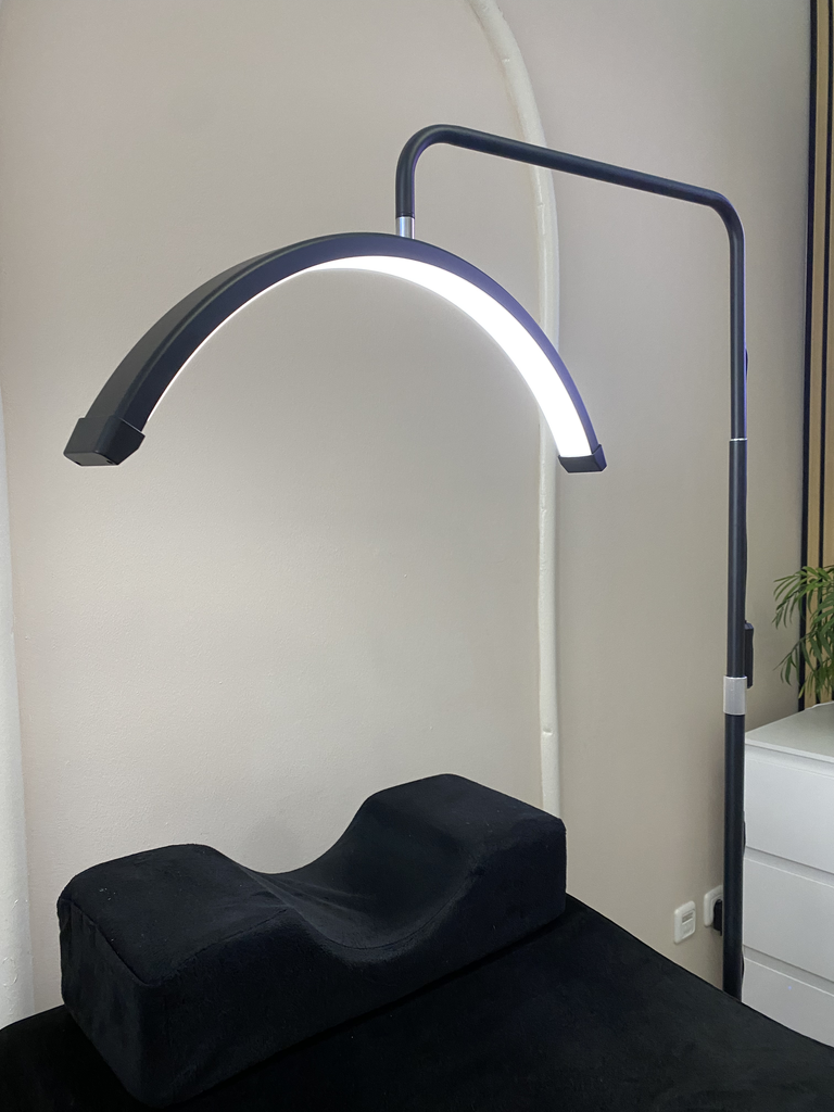 Foto der Ausstattung LED Halbmond Lampe