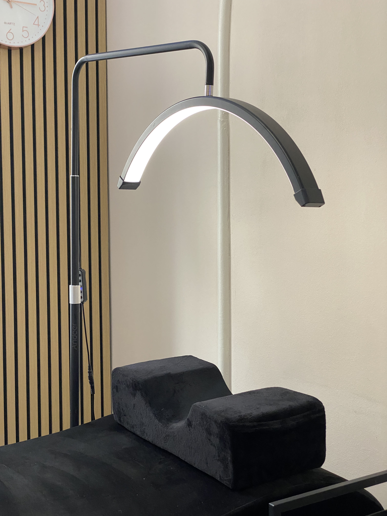 Foto der Ausstattung LED Halbmond Lampe