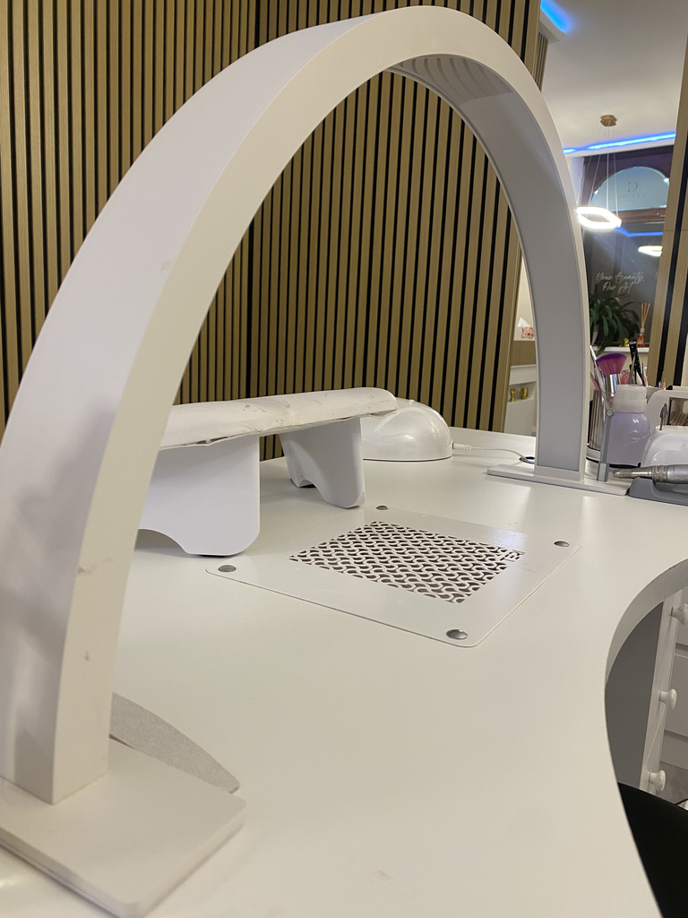 Foto der Ausstattung LED Halbmond Lampe